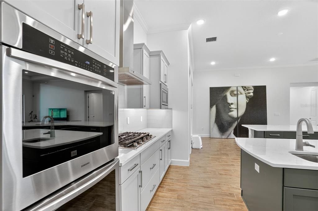 合同活跃: $999,999 (4 贝兹, 3 浴室, 3248 平方英尺)