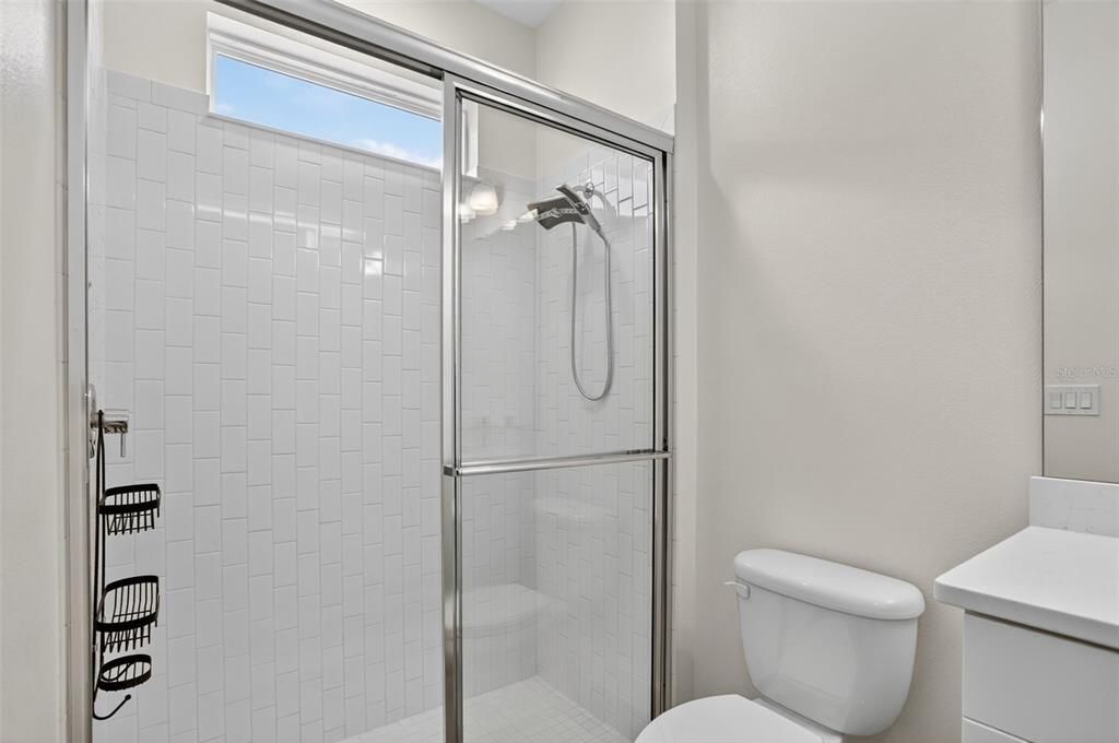 合同活跃: $999,999 (4 贝兹, 3 浴室, 3248 平方英尺)