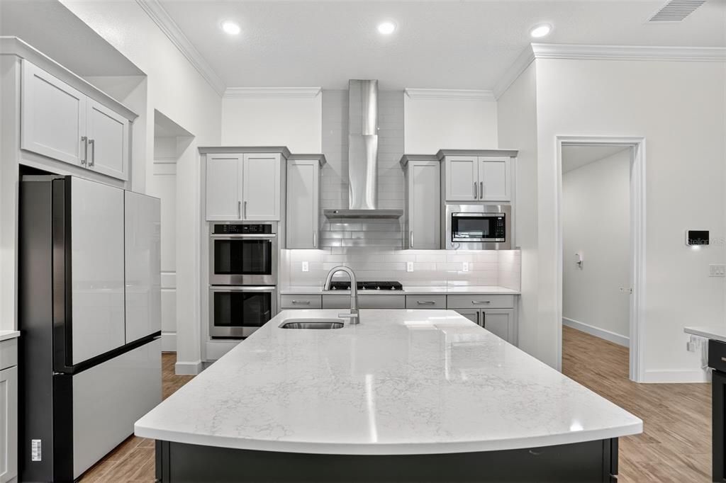 合同活跃: $999,999 (4 贝兹, 3 浴室, 3248 平方英尺)