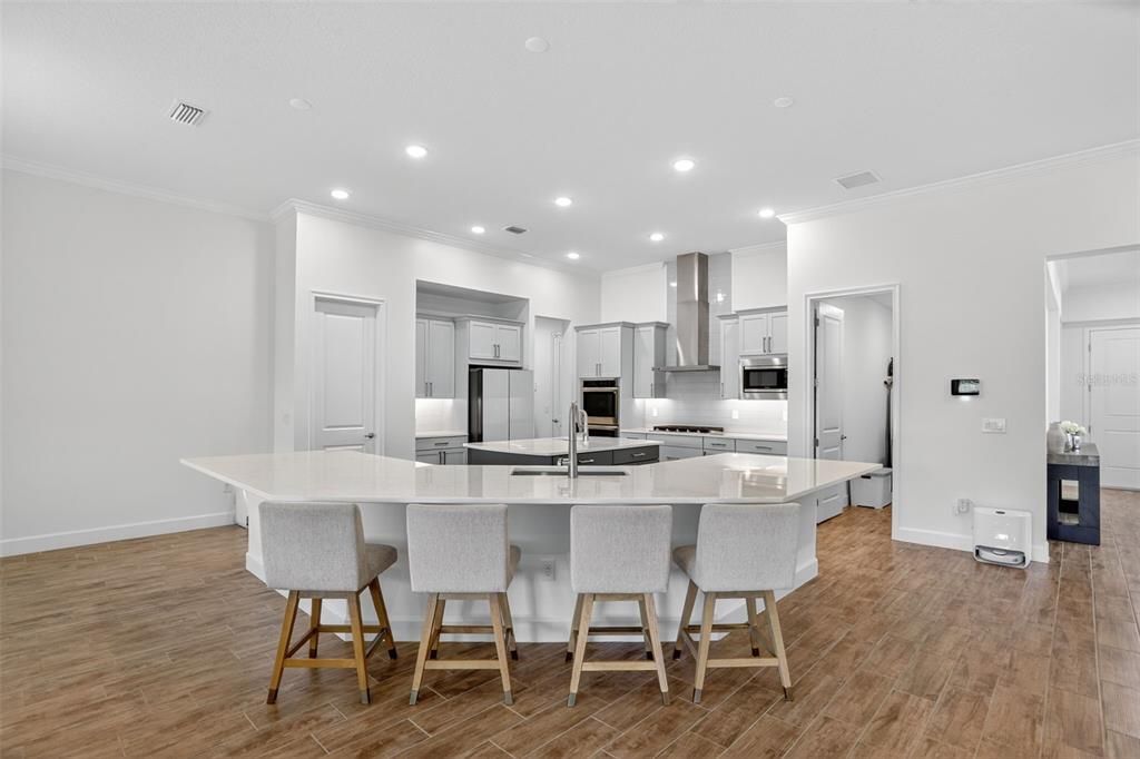 合同活跃: $999,999 (4 贝兹, 3 浴室, 3248 平方英尺)