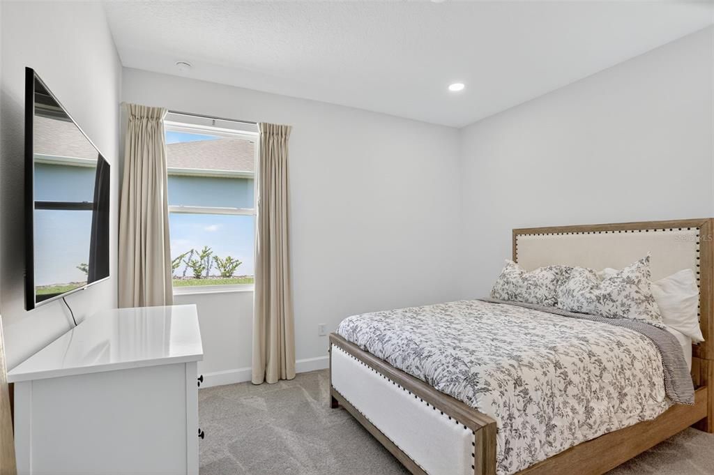 合同活跃: $999,999 (4 贝兹, 3 浴室, 3248 平方英尺)