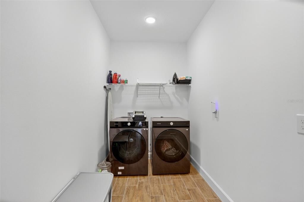 合同活跃: $999,999 (4 贝兹, 3 浴室, 3248 平方英尺)