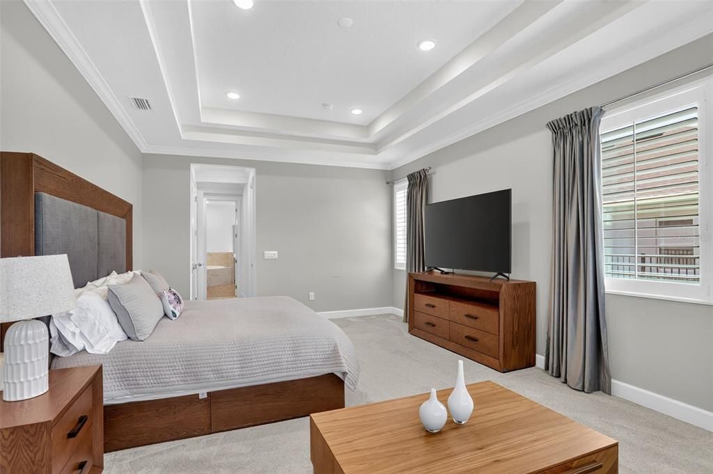 合同活跃: $999,999 (4 贝兹, 3 浴室, 3248 平方英尺)