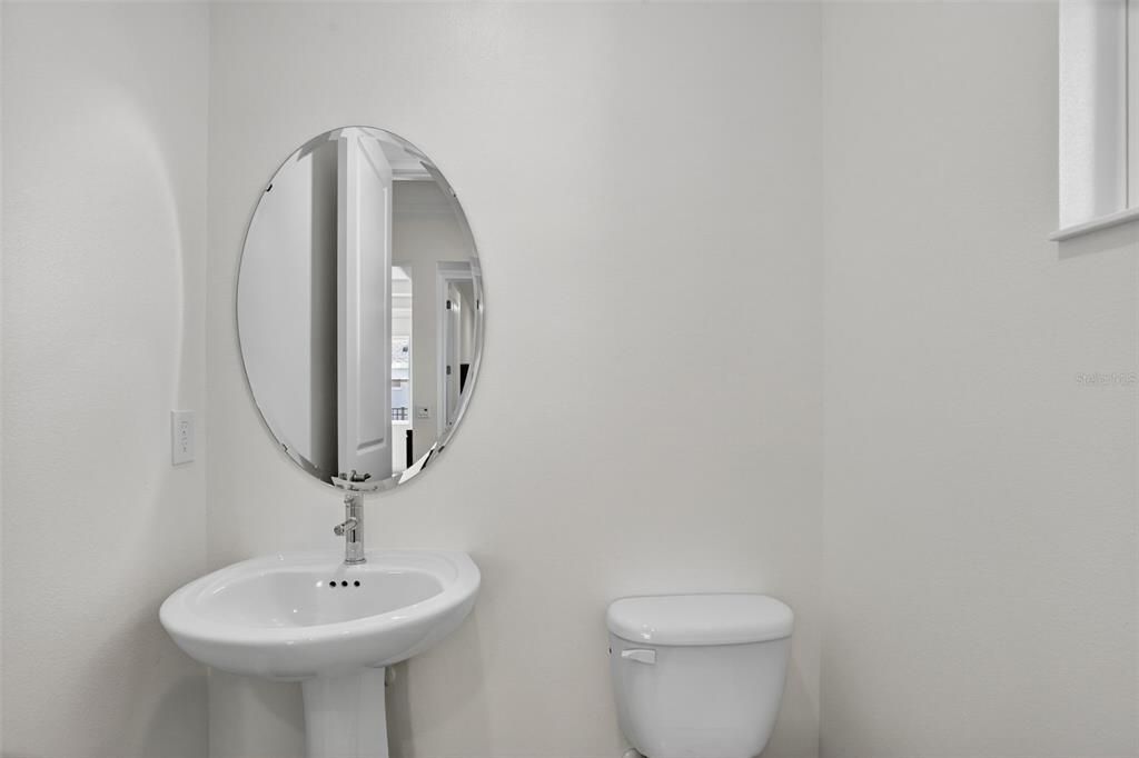 合同活跃: $999,999 (4 贝兹, 3 浴室, 3248 平方英尺)