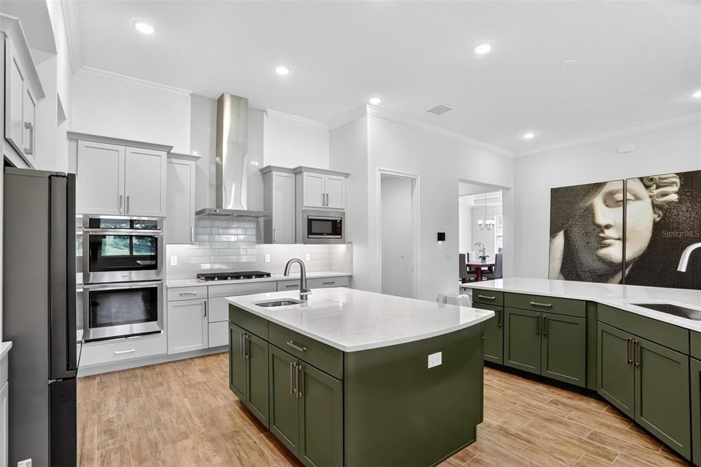 合同活跃: $999,999 (4 贝兹, 3 浴室, 3248 平方英尺)