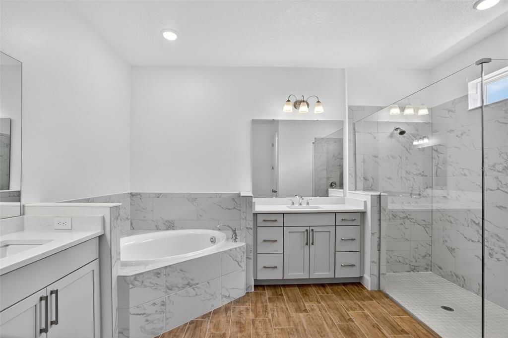 合同活跃: $999,999 (4 贝兹, 3 浴室, 3248 平方英尺)