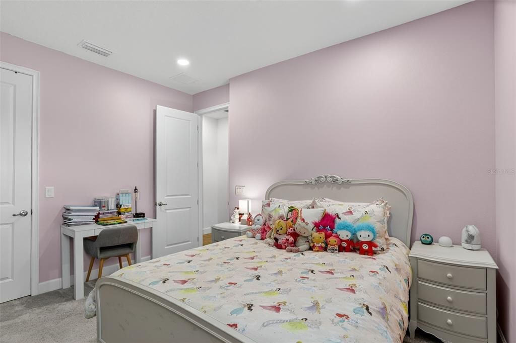 合同活跃: $999,999 (4 贝兹, 3 浴室, 3248 平方英尺)