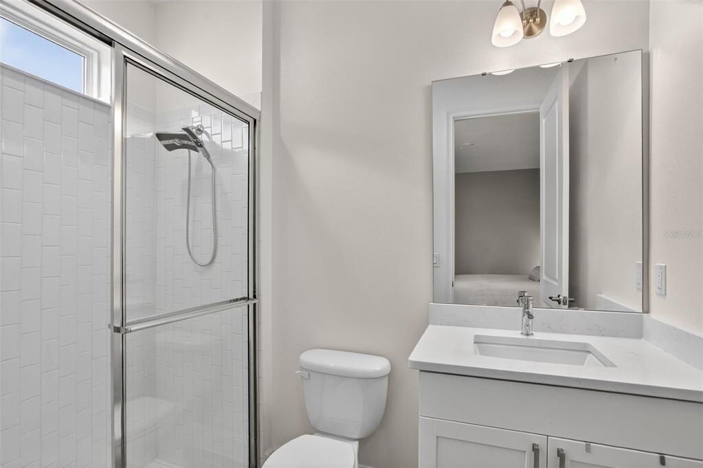 合同活跃: $999,999 (4 贝兹, 3 浴室, 3248 平方英尺)