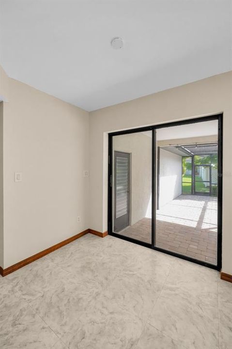 合同活跃: $594,000 (4 贝兹, 2 浴室, 2060 平方英尺)