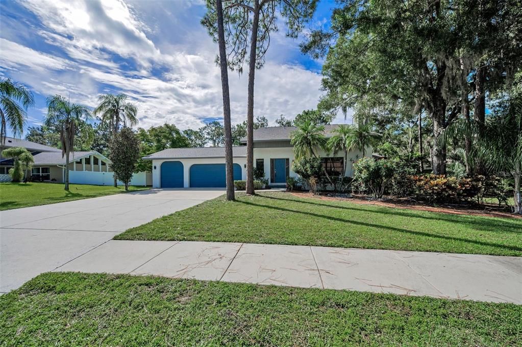 合同活跃: $594,000 (4 贝兹, 2 浴室, 2060 平方英尺)