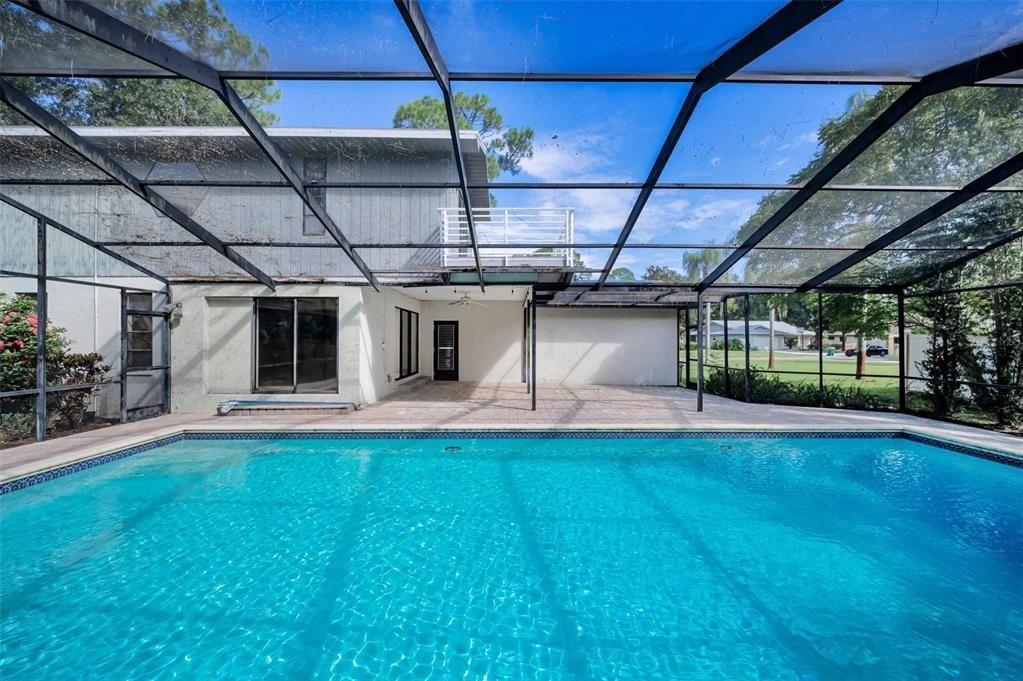 合同活跃: $594,000 (4 贝兹, 2 浴室, 2060 平方英尺)