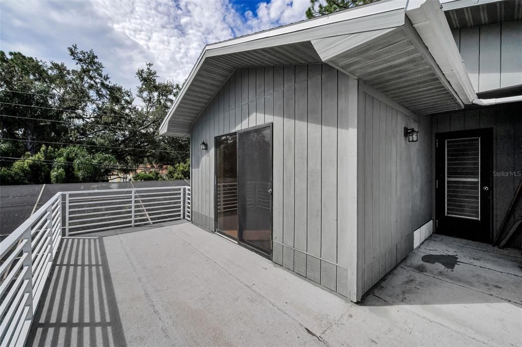 合同活跃: $594,000 (4 贝兹, 2 浴室, 2060 平方英尺)