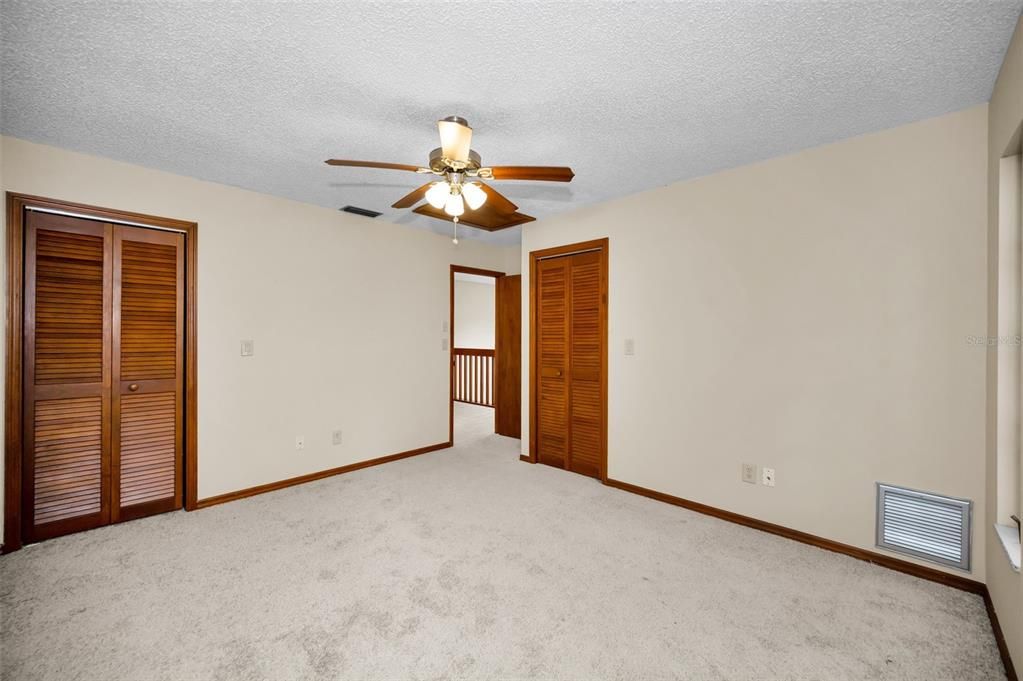 合同活跃: $594,000 (4 贝兹, 2 浴室, 2060 平方英尺)