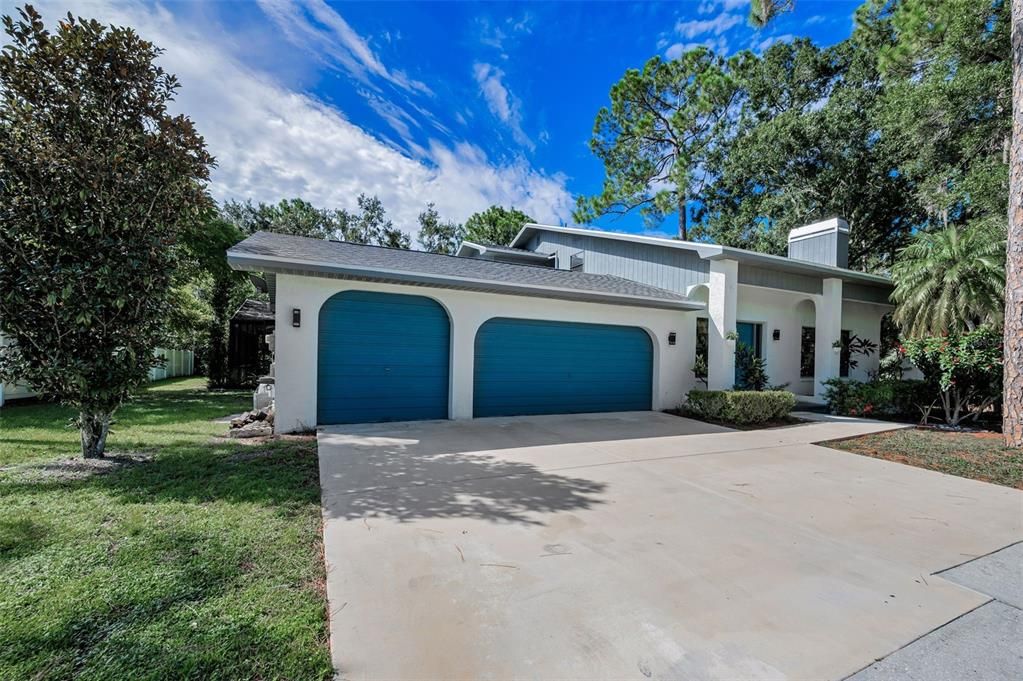 合同活跃: $594,000 (4 贝兹, 2 浴室, 2060 平方英尺)