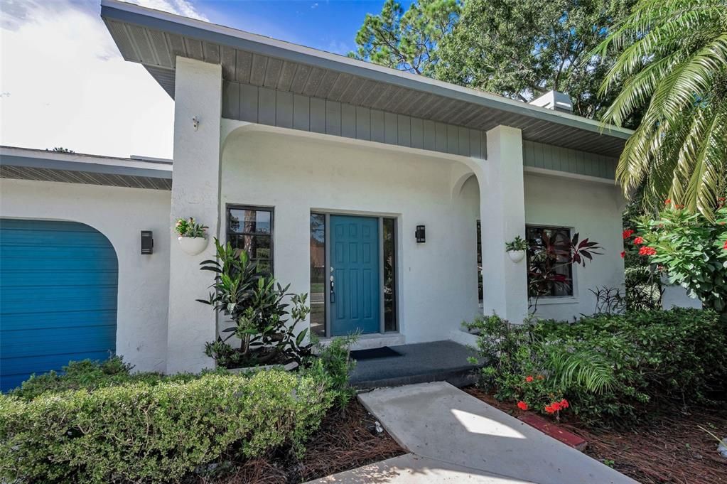 合同活跃: $594,000 (4 贝兹, 2 浴室, 2060 平方英尺)