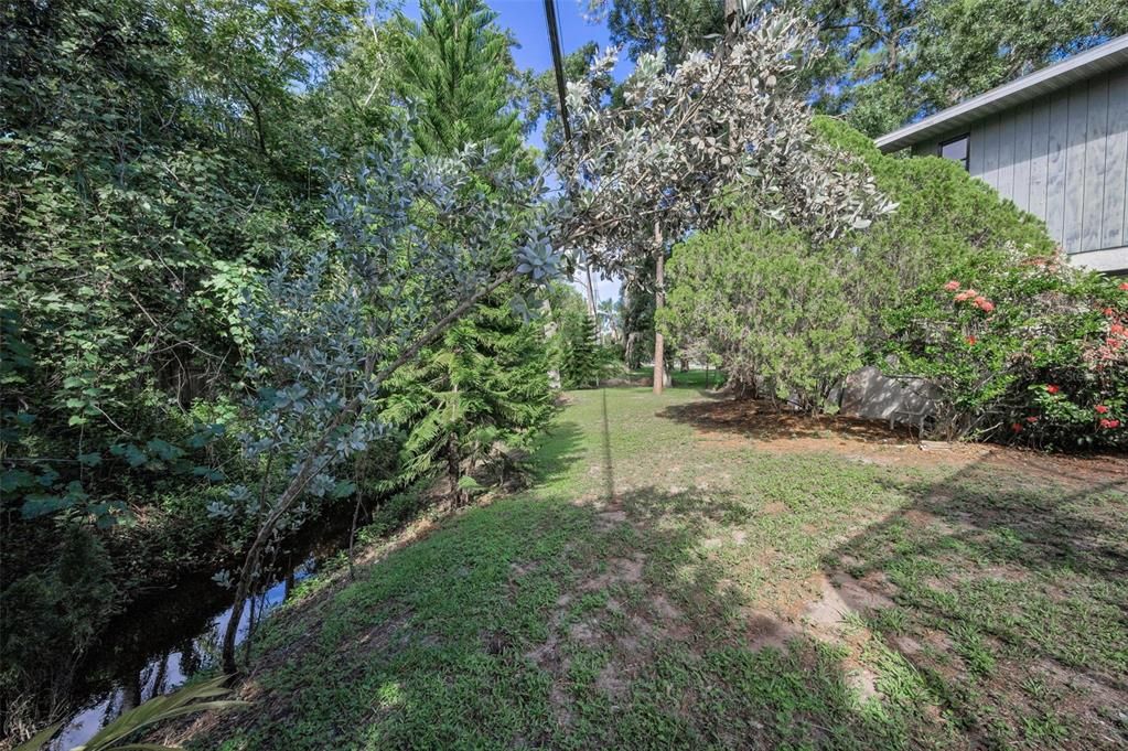 合同活跃: $594,000 (4 贝兹, 2 浴室, 2060 平方英尺)