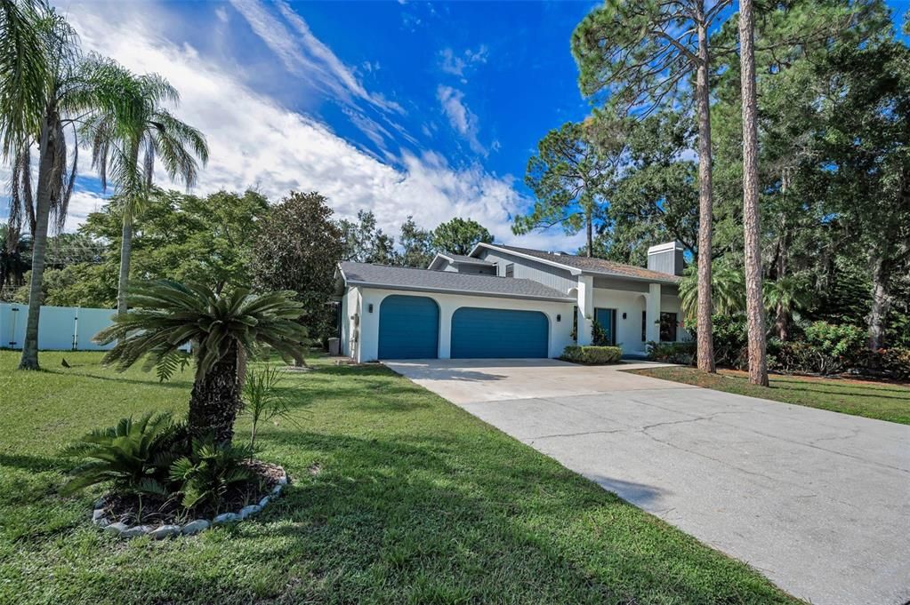 合同活跃: $594,000 (4 贝兹, 2 浴室, 2060 平方英尺)