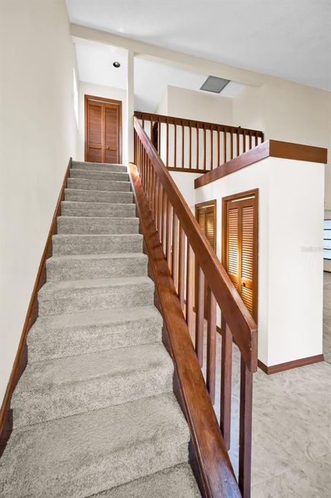 合同活跃: $594,000 (4 贝兹, 2 浴室, 2060 平方英尺)