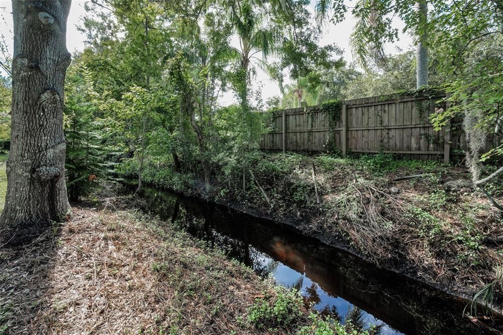 合同活跃: $594,000 (4 贝兹, 2 浴室, 2060 平方英尺)