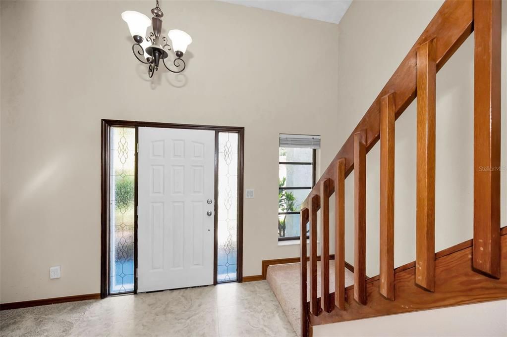 合同活跃: $594,000 (4 贝兹, 2 浴室, 2060 平方英尺)