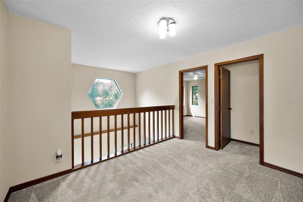 合同活跃: $594,000 (4 贝兹, 2 浴室, 2060 平方英尺)