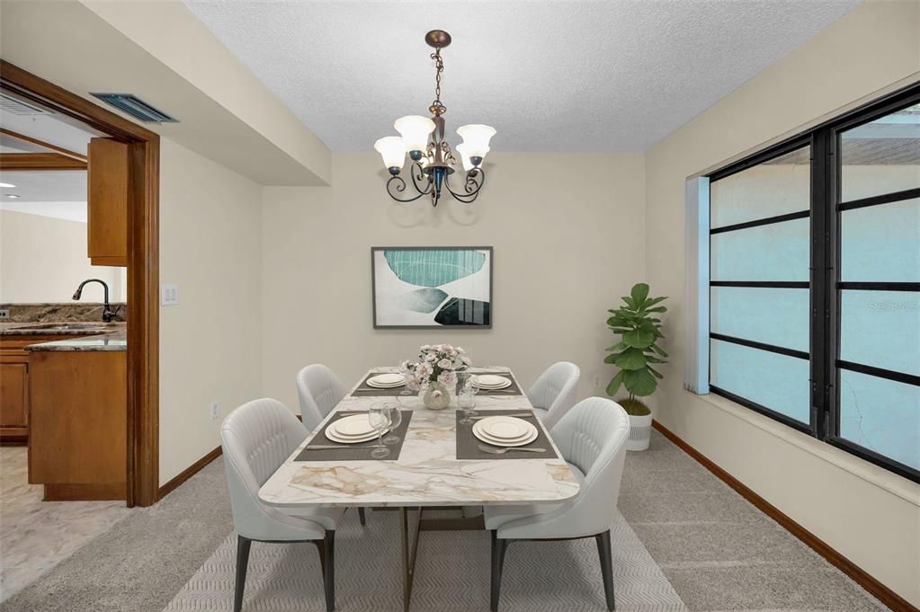 合同活跃: $594,000 (4 贝兹, 2 浴室, 2060 平方英尺)