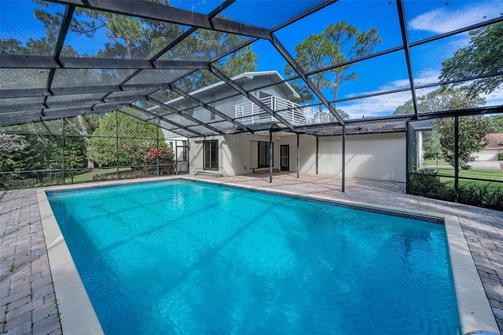 合同活跃: $594,000 (4 贝兹, 2 浴室, 2060 平方英尺)