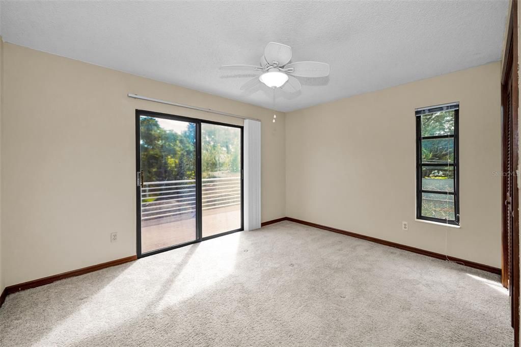 合同活跃: $594,000 (4 贝兹, 2 浴室, 2060 平方英尺)