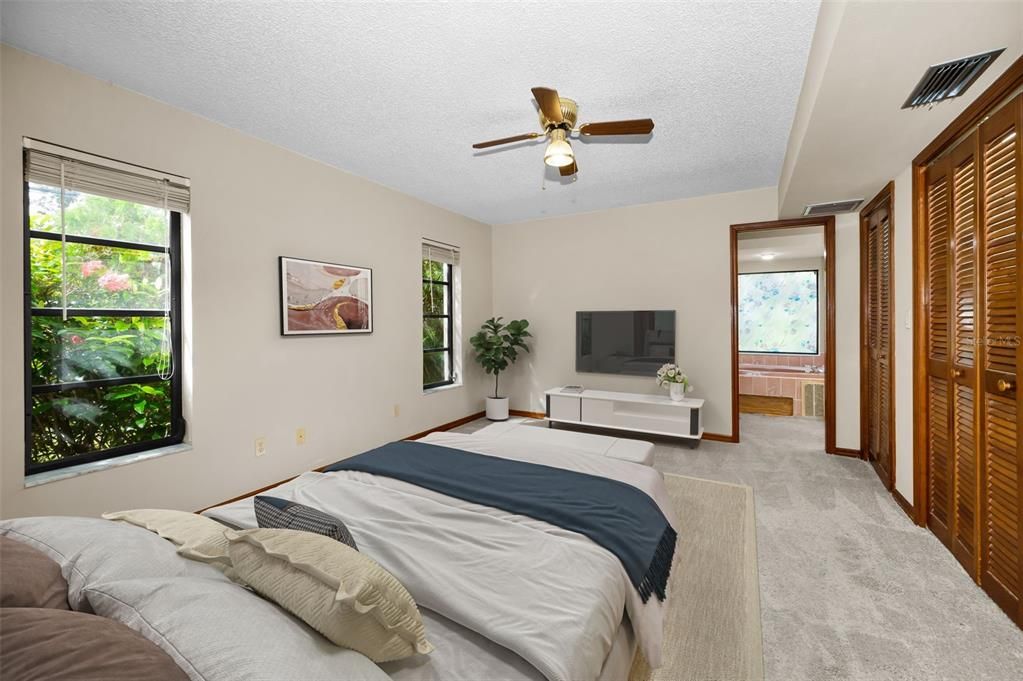 合同活跃: $594,000 (4 贝兹, 2 浴室, 2060 平方英尺)