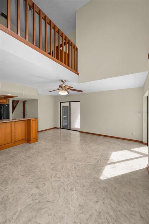 合同活跃: $594,000 (4 贝兹, 2 浴室, 2060 平方英尺)