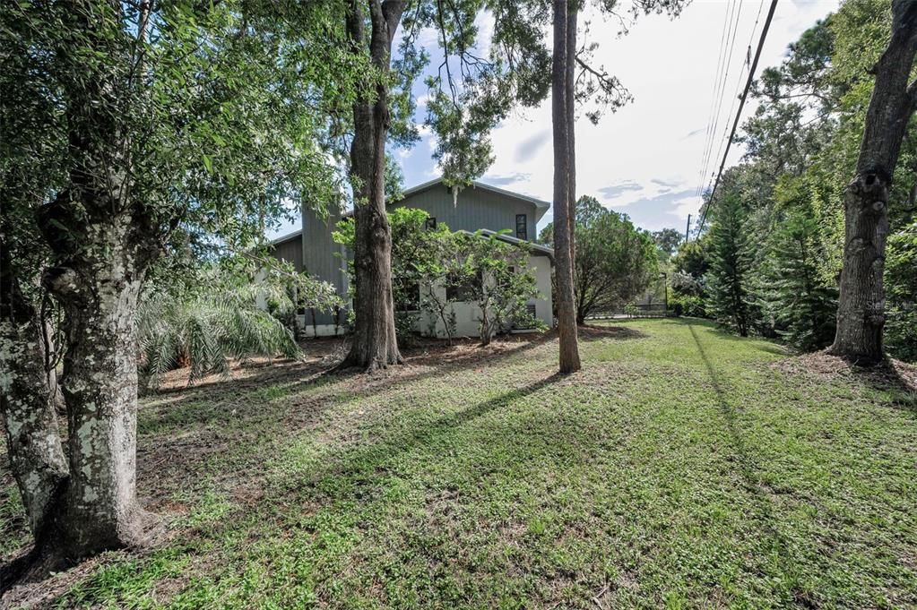 合同活跃: $594,000 (4 贝兹, 2 浴室, 2060 平方英尺)