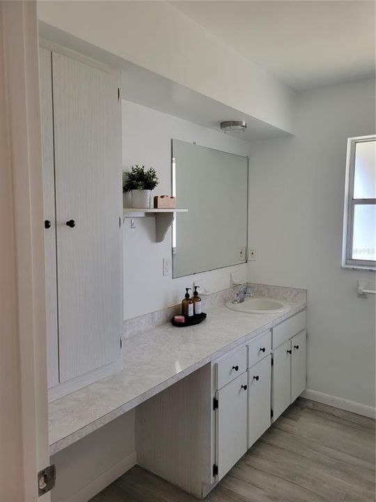 Active With Contract: $2,200 (2 beds, 2 baths, 1224 Square Feet)