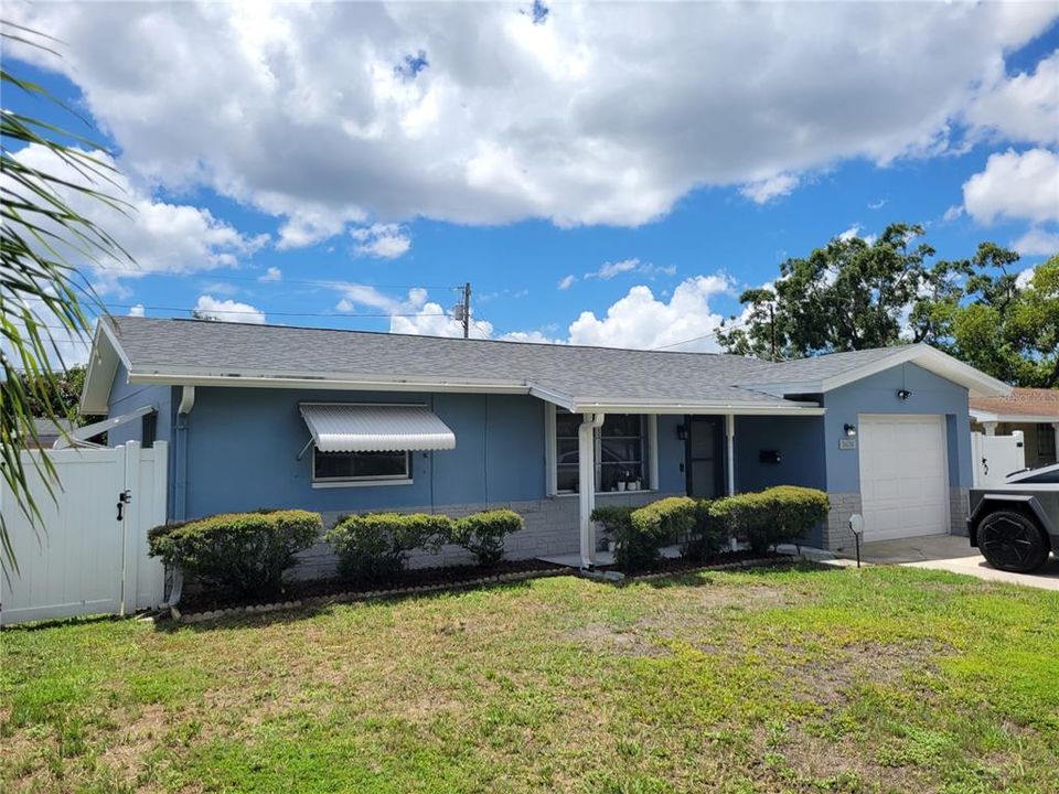 Active With Contract: $2,200 (2 beds, 2 baths, 1224 Square Feet)