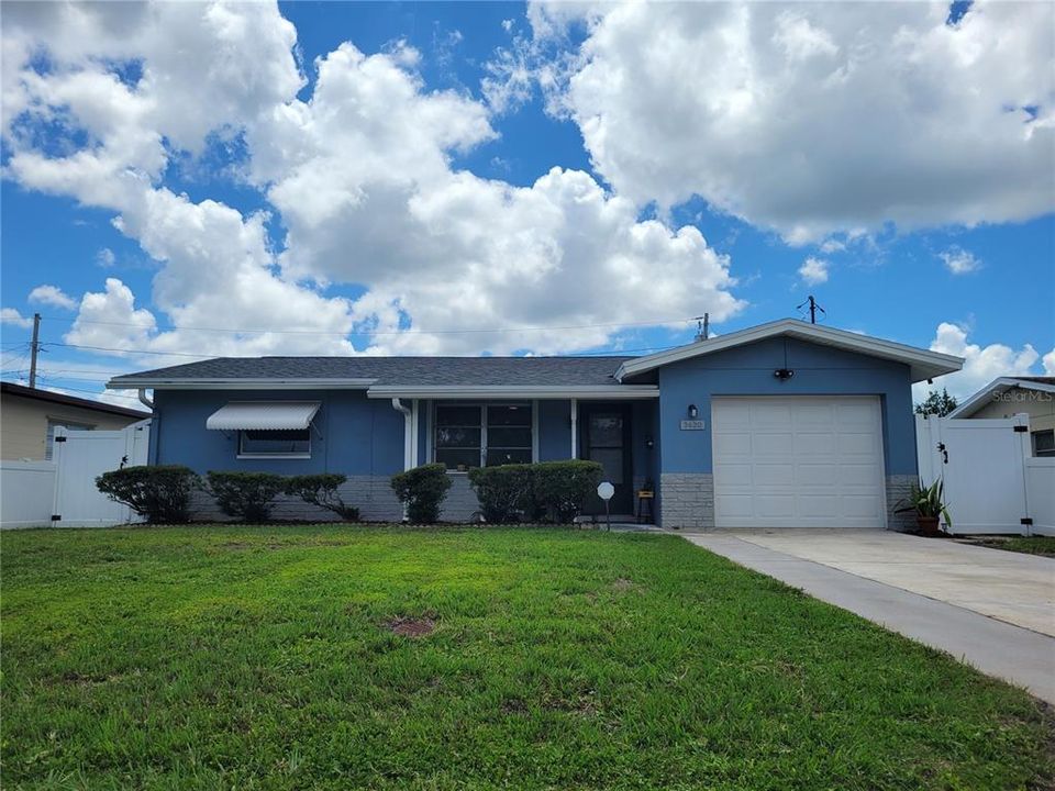 Active With Contract: $2,200 (2 beds, 2 baths, 1224 Square Feet)