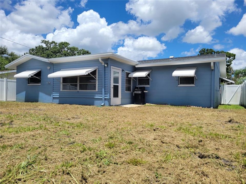 Active With Contract: $2,200 (2 beds, 2 baths, 1224 Square Feet)