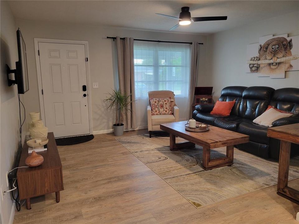 Active With Contract: $2,200 (2 beds, 2 baths, 1224 Square Feet)