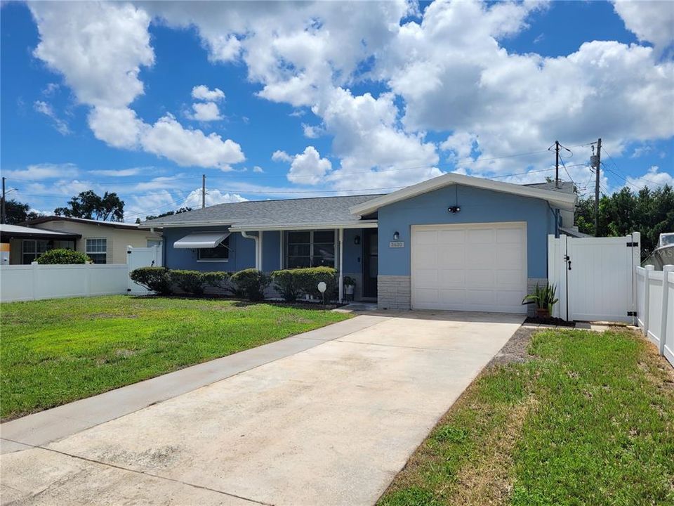 Active With Contract: $2,200 (2 beds, 2 baths, 1224 Square Feet)