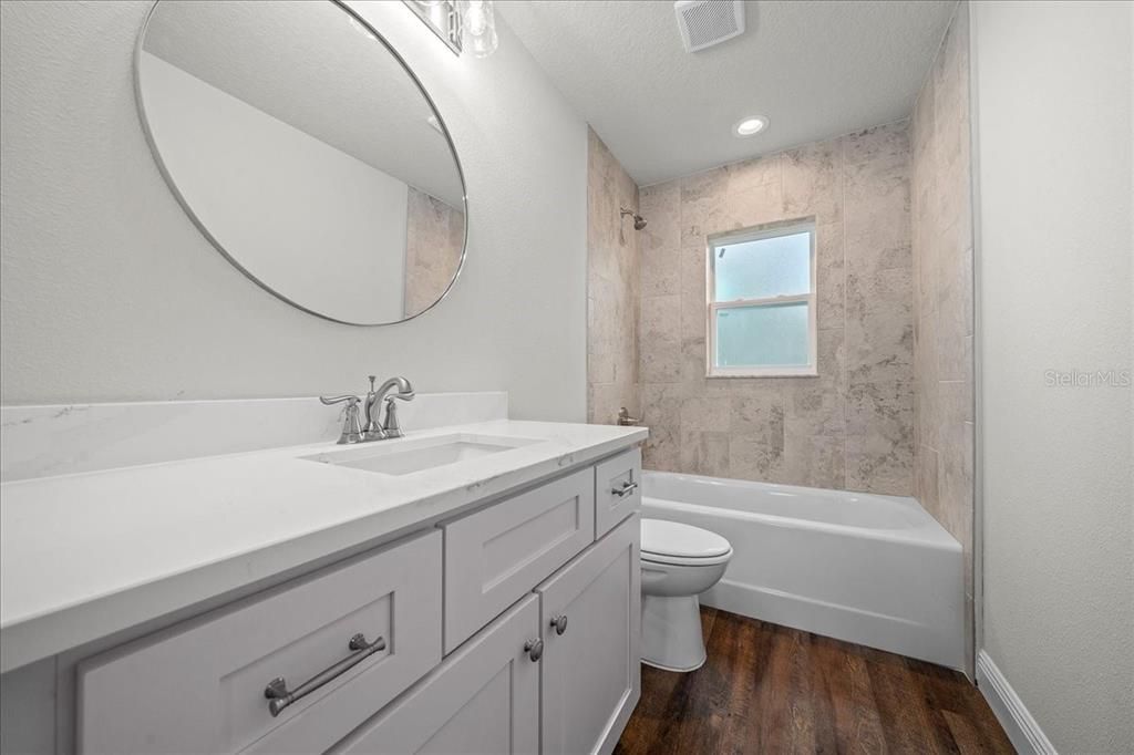 For Sale: $299,900 (4 beds, 2 baths, 1562 Square Feet)