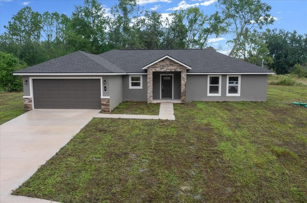 For Sale: $299,900 (4 beds, 2 baths, 1562 Square Feet)