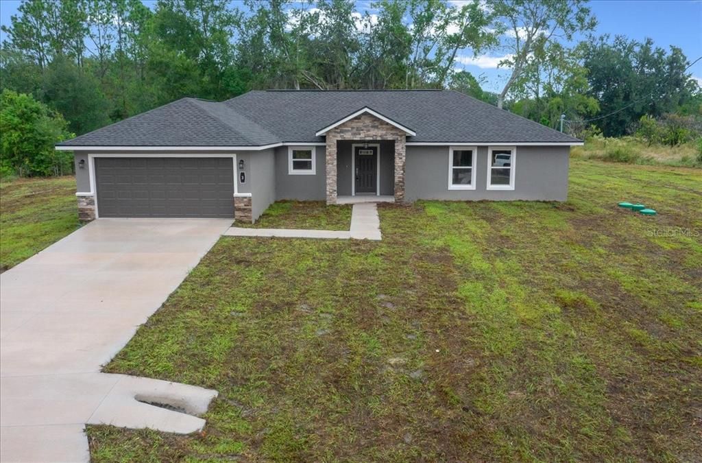 For Sale: $299,900 (4 beds, 2 baths, 1562 Square Feet)