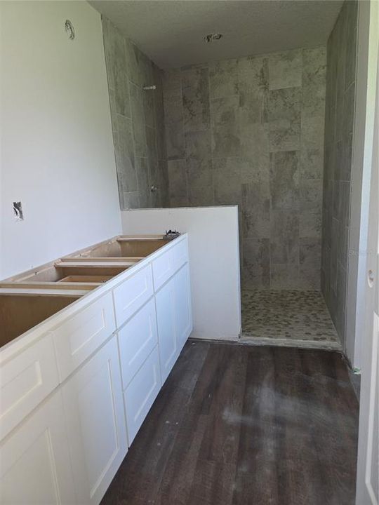 For Sale: $299,900 (4 beds, 2 baths, 1562 Square Feet)