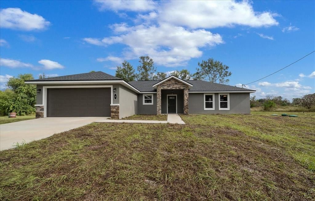 For Sale: $299,900 (4 beds, 2 baths, 1562 Square Feet)