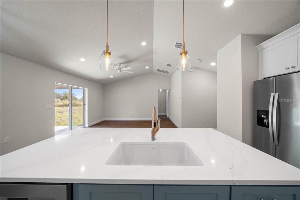 For Sale: $299,900 (4 beds, 2 baths, 1562 Square Feet)