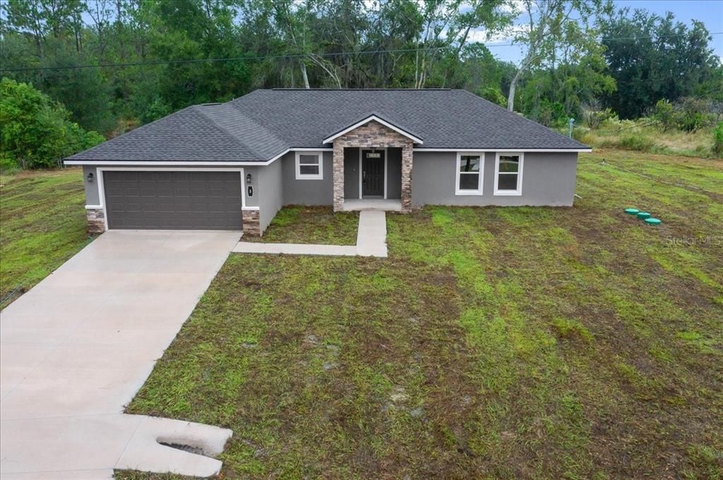 For Sale: $299,900 (4 beds, 2 baths, 1562 Square Feet)