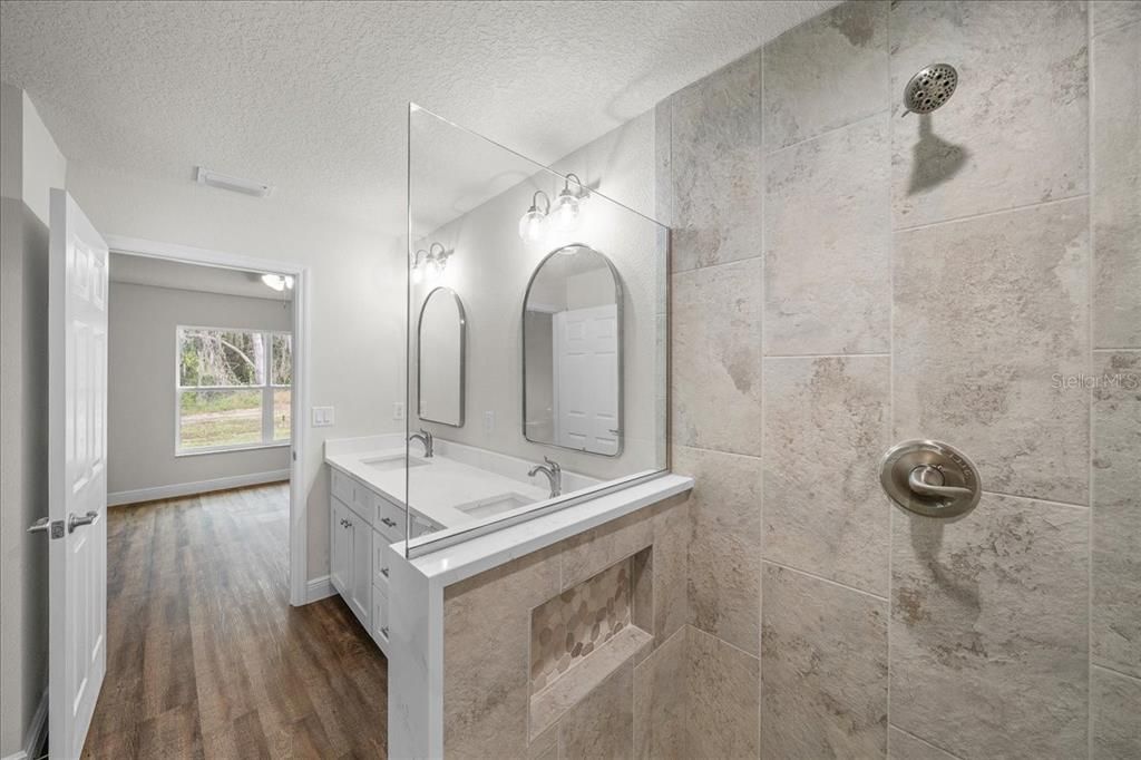 For Sale: $299,900 (4 beds, 2 baths, 1562 Square Feet)