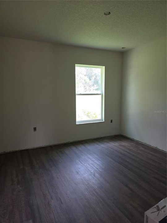 For Sale: $299,900 (4 beds, 2 baths, 1562 Square Feet)