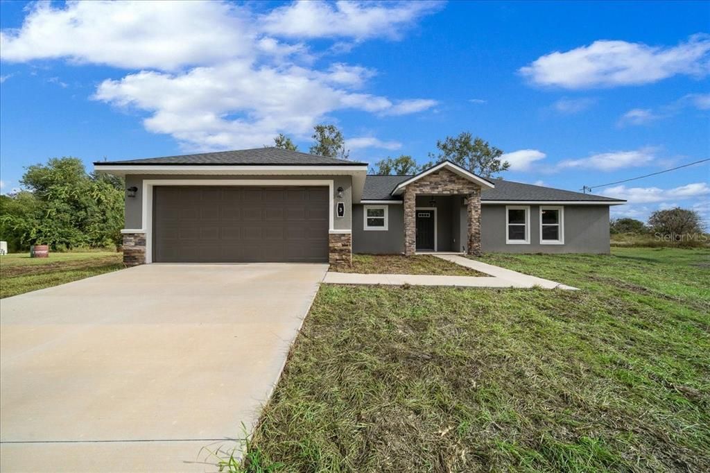 For Sale: $299,900 (4 beds, 2 baths, 1562 Square Feet)