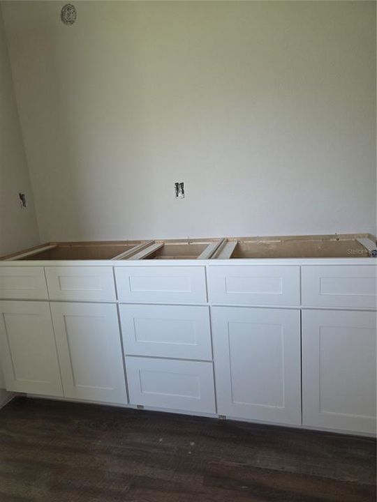 For Sale: $299,900 (4 beds, 2 baths, 1562 Square Feet)