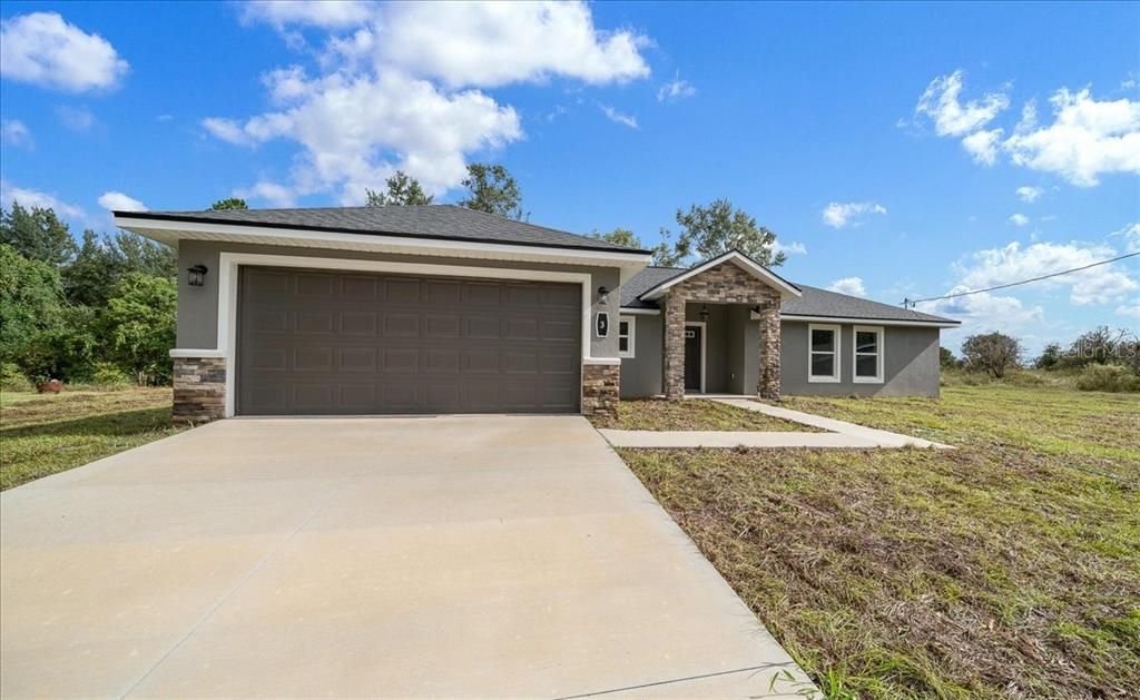 For Sale: $299,900 (4 beds, 2 baths, 1562 Square Feet)