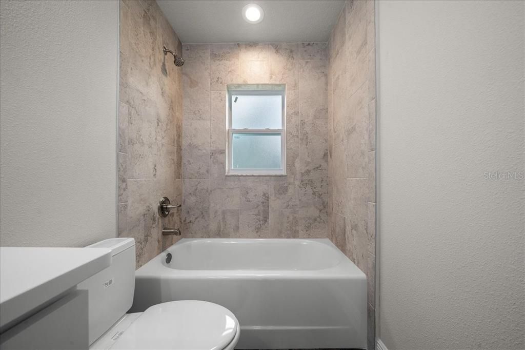 For Sale: $299,900 (4 beds, 2 baths, 1562 Square Feet)